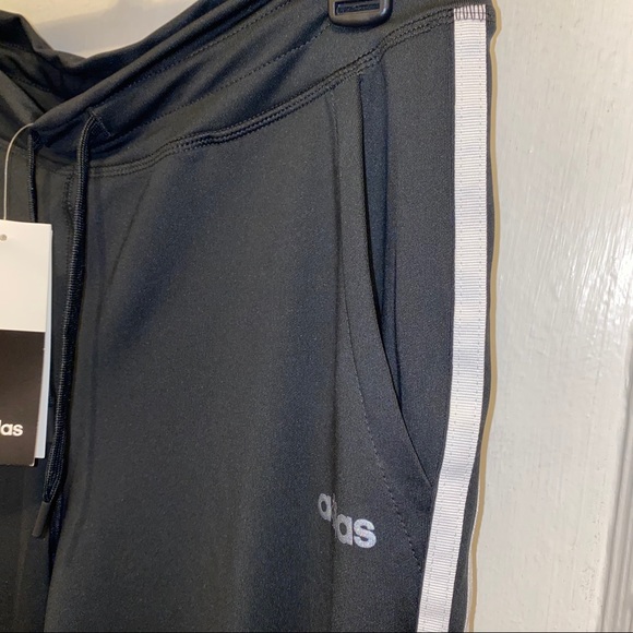 Adidas Women’s Design To Move Pants- Size M&L - Picture 6 of 9